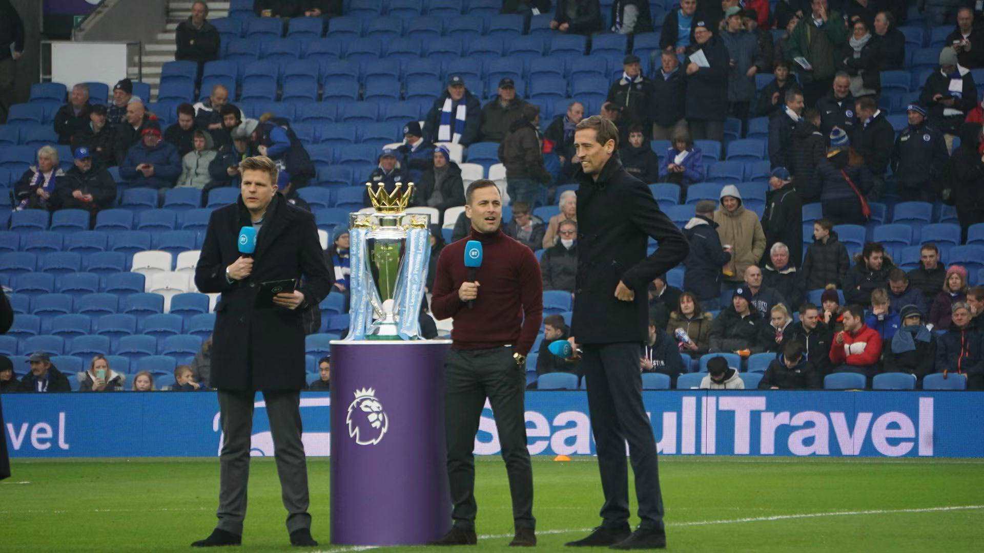 他的战术执 他的战术执